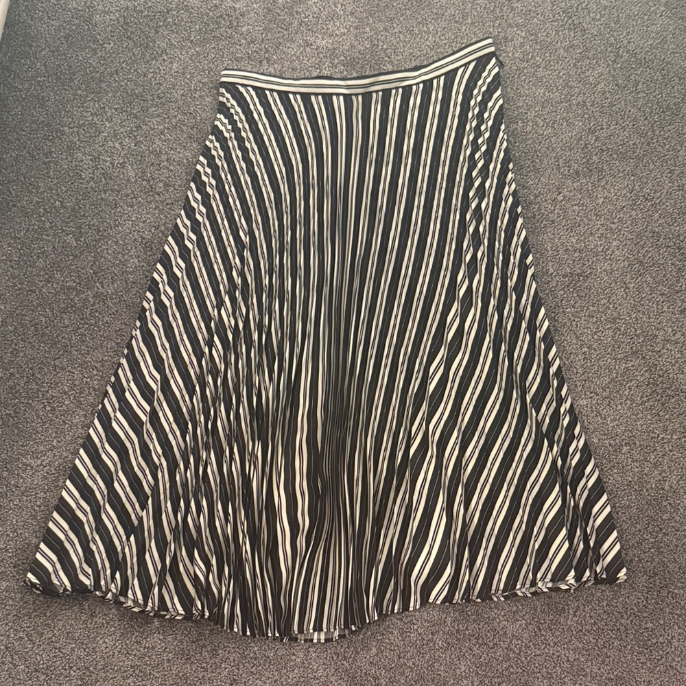 Club Monaco Black & White Pleated Maxi Skirt